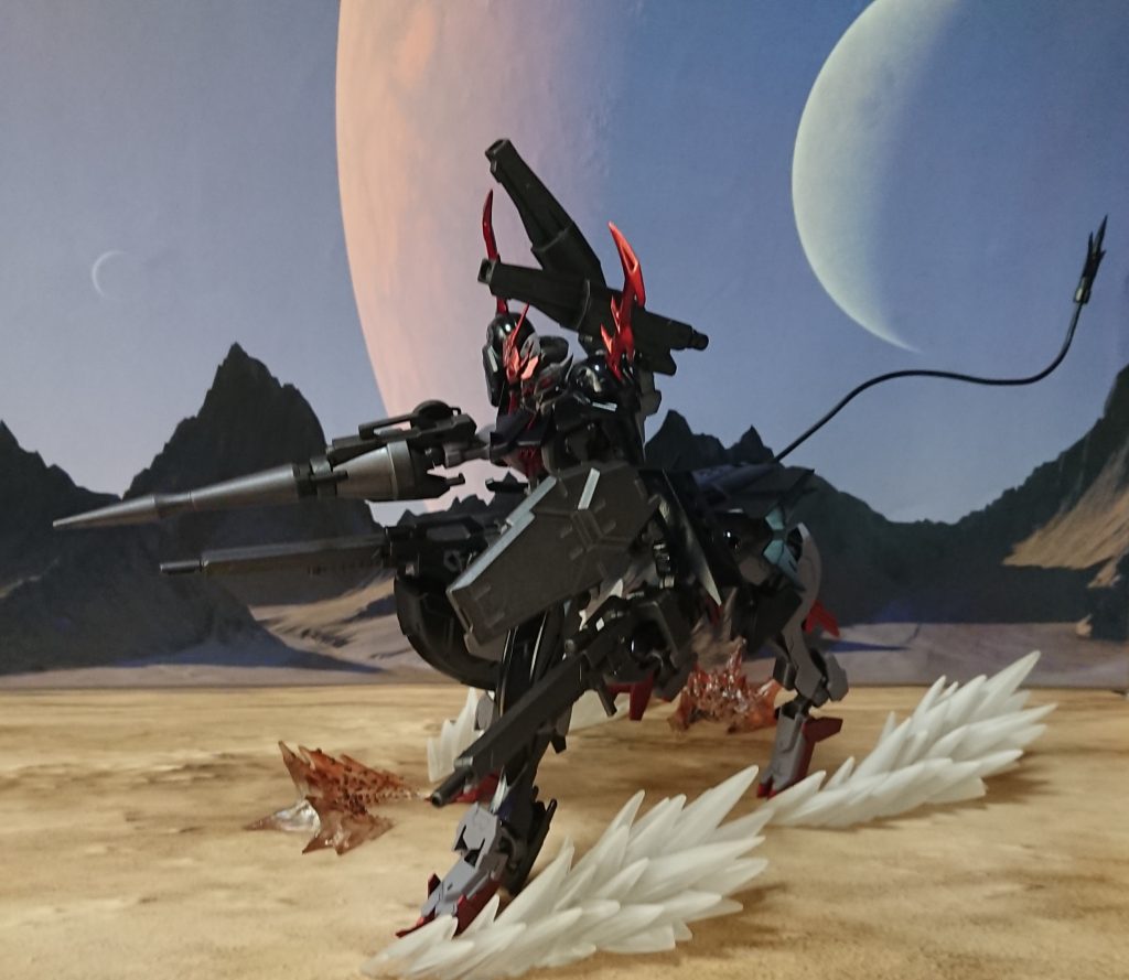 余剰パーツと他キットの余りから、後ろ半身の肩から先を用意してサブアームにしました。