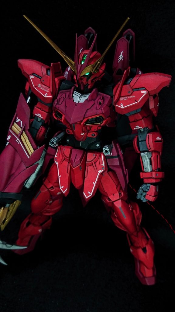 角面にはウェザリングマスターのガンメタルを塗ってモールドを際立たせています。