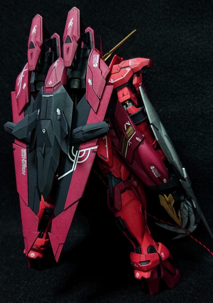 ウェザリングはつや消しを吹いてからウェザリングカラーのマルチブラックをまんべんなく塗ってからキムワイプで叩くようにしてムラの出るように拭き取り、細かな色合いは溶剤を染み込ませた綿棒で拭き取ることで調整しています。