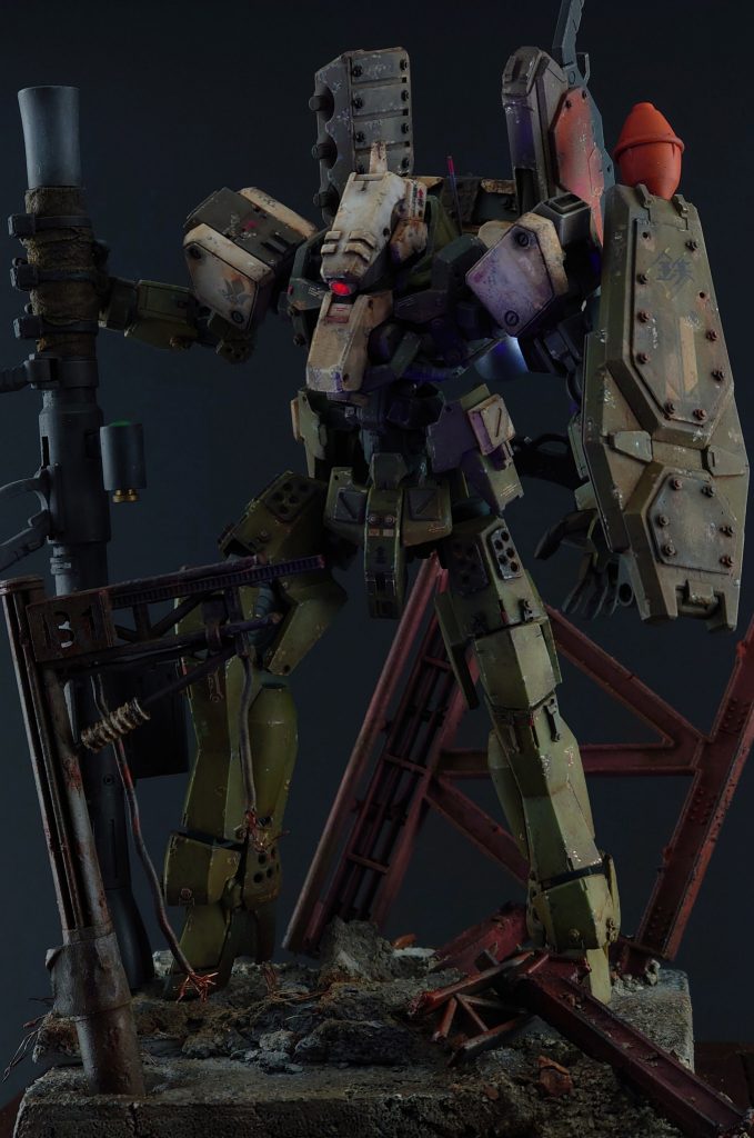 モノアイ部分はガイアさんのエナメル蛍光レッドで塗装