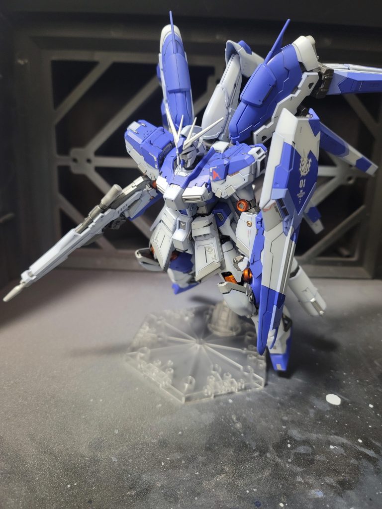 RG Hi-vガンダム全塗装–2枚目/制作者：ペニュさん