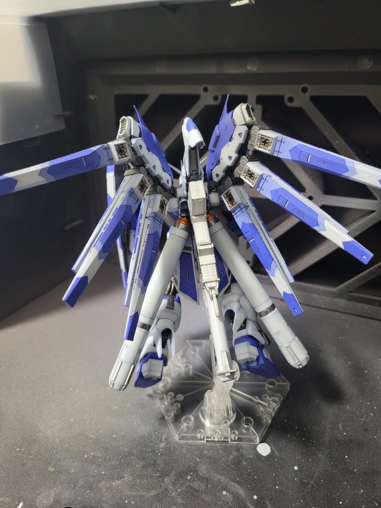 RG Hi-vガンダム全塗装–3枚目/制作者：ペニュさん