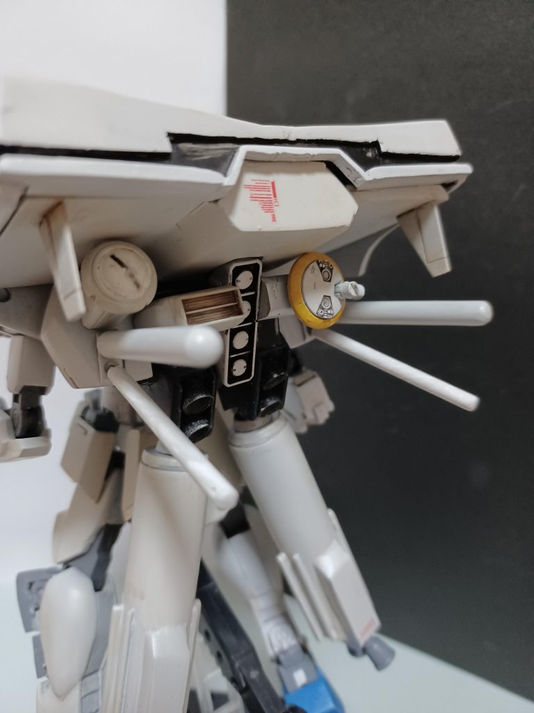 背面。ジャンクパーツや市販パーツを組み合わせてます。