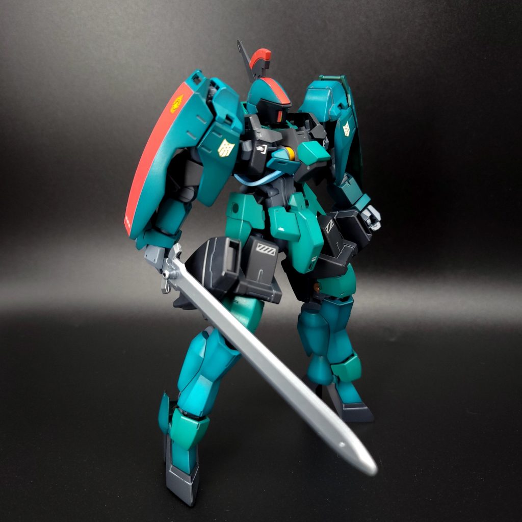 特にアレンジ等はせず、騎士の甲冑のような装甲のデザインが引き立つようにグラデーション塗装をしました。