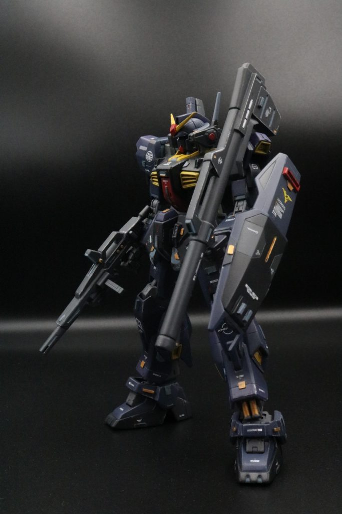 エゥーゴに捕獲されず、活躍していたらこのくらいの傷や汚れがあったでしょうね。