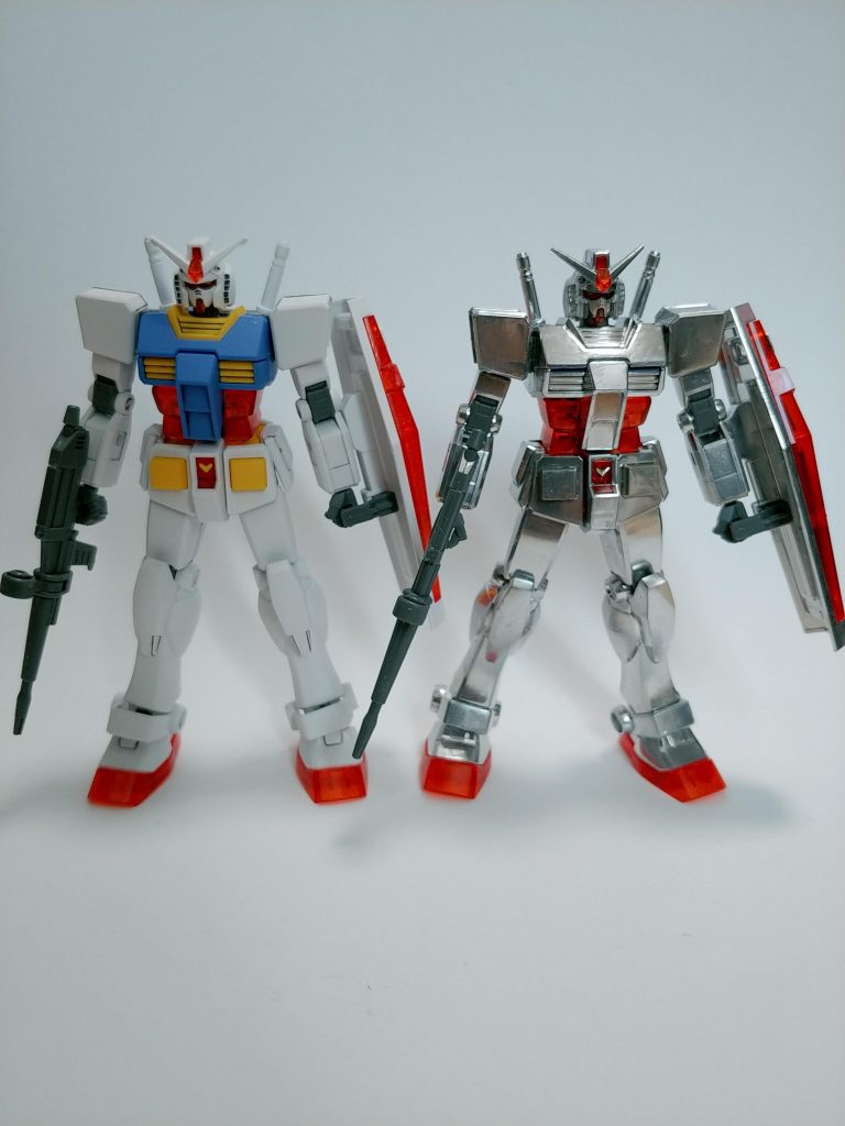 そんなわけで件のダブった過去作と並べる。メッキのほうが赤クリアは目立つけど、なんか安っぽく見えなくもない。けど、コロコロコミックでミニ四駆のメッキボディを600円分の切手で買っていた世代としては、やはりメッキは『カッコいい』の最高峰に位置する憧れ