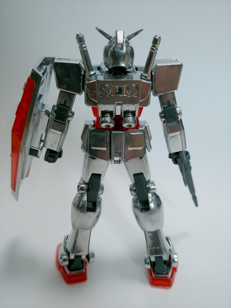 関節や武器含めて灰色のところはアクセントとしてそのままに。だけど「背中のランドセルも灰色なのになんで塗ってるの?」と聞かれたら「あっ……」と答えざるを得ません