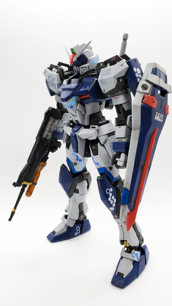 デュエルガンダム前面部分塗装、水転写デカール貼り、グリーンポイント一部付属のシールとデカールを使用しています。