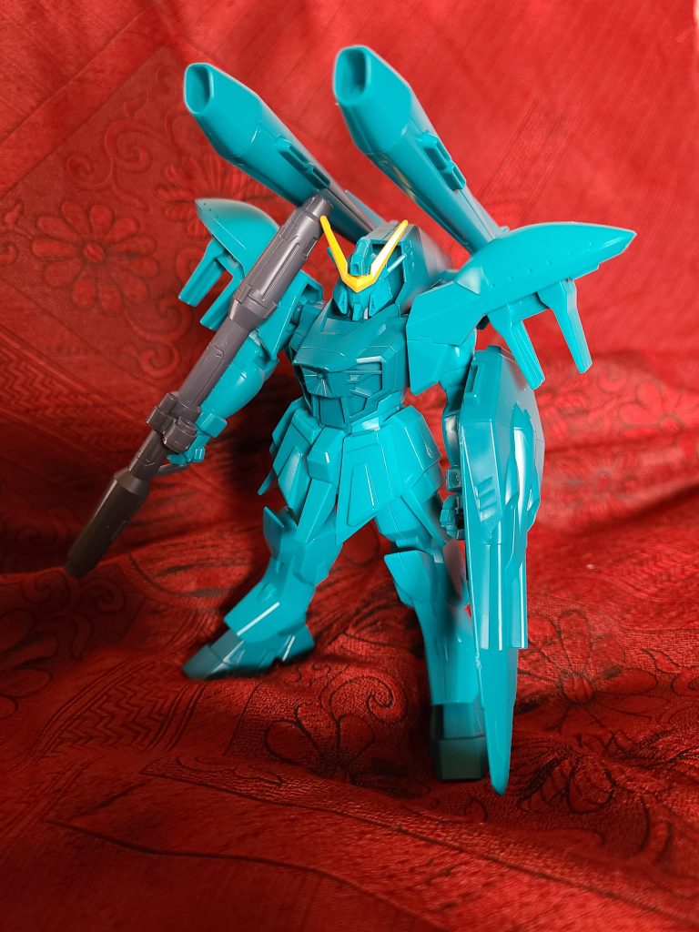 パーツも少ないゆえにパパっと作れてしまうお手軽さ！シールなしの姿はご覧の通りソーダ色の成形色!!