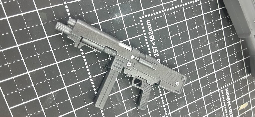 武器類もいつもどおりドライブラシしました。