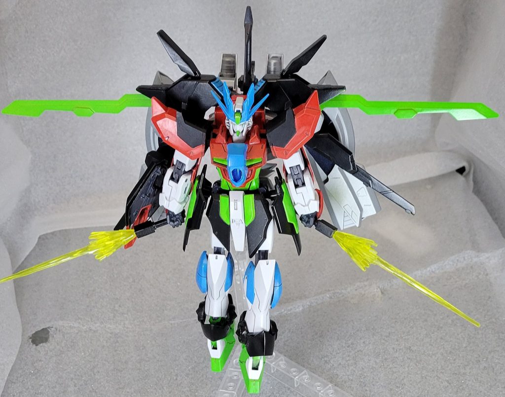 シールド裏に仕込んだシュバルツリッターの柄からビームサーベルも。シールド裏に設置時はビームマシンガンとしても機能する、という妄想。