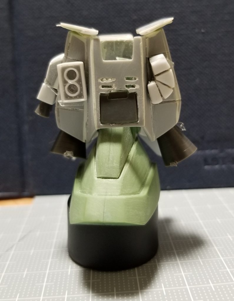 細かいパーツを作り貼りつけました。