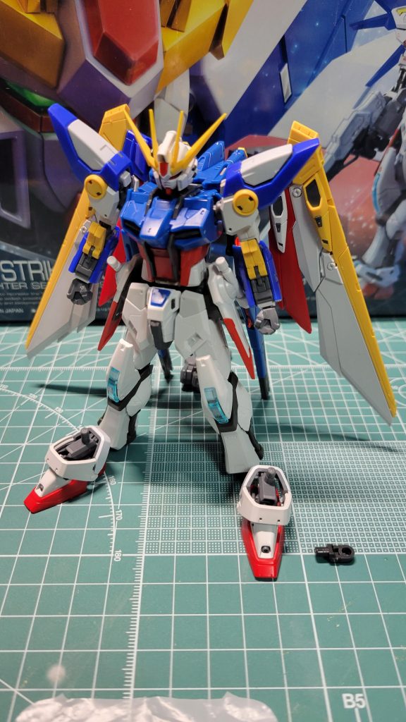 おまけミキシング途中。肩は無加工で付け替えられますが、足首とサイドスカートと羽は加工が必要でした。