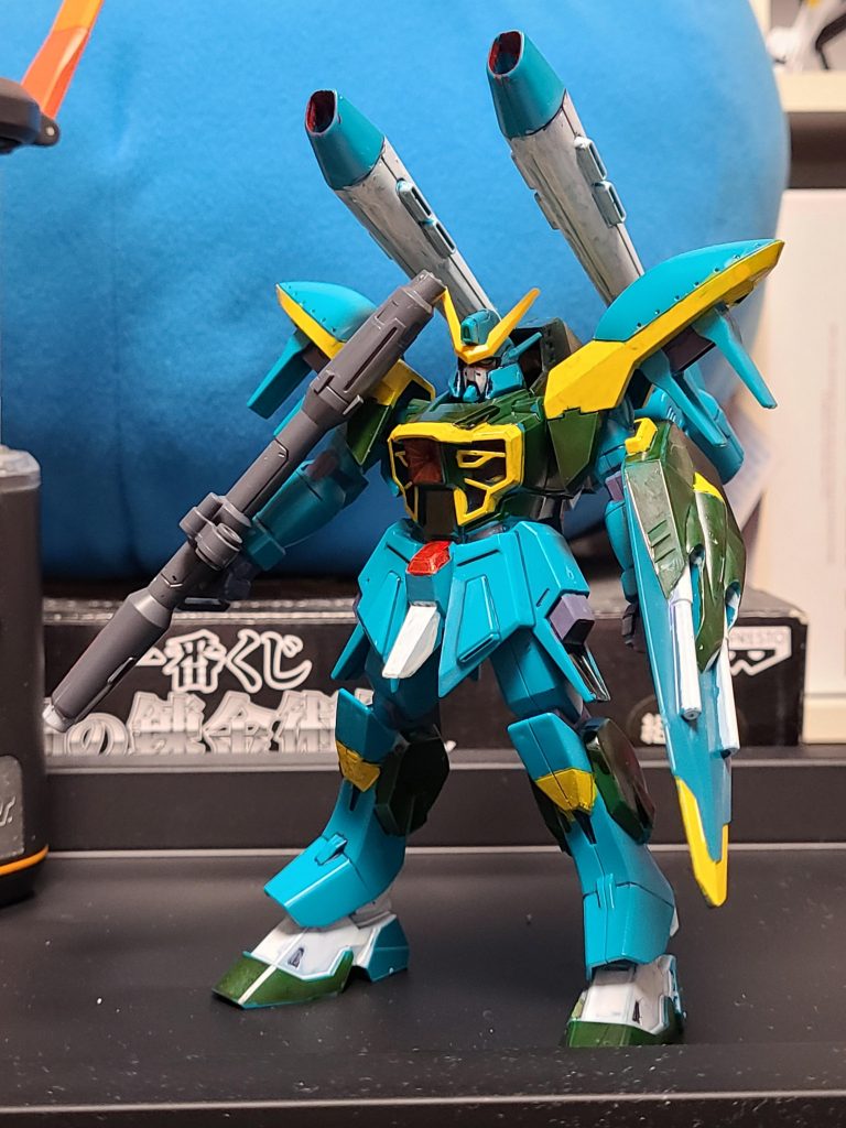 黄色が追加された事で彩度が上がりました!成形色のみの姿から比べてカッコよさがマシマシです!