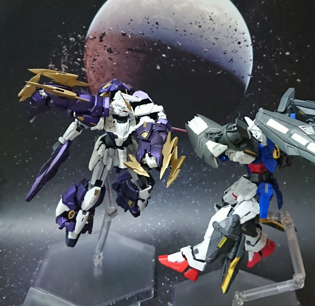 左腕のみ変形、パイソンクローで奇襲攻撃！