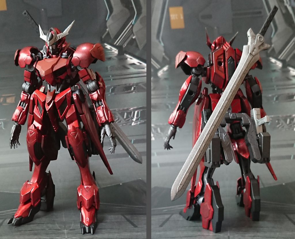 基本装備の前・後ろ。肩アーマーと踵はルプスレクスのパーツに交換し、各所のパーティングラインは削って均し、尖ってほしいところは削って尖らせています。外装はメタリックレッド+光沢、ダルレッド+つや消し、メタリックブラック+光沢/つや消し、シャインシルバー+光沢で塗り分け。