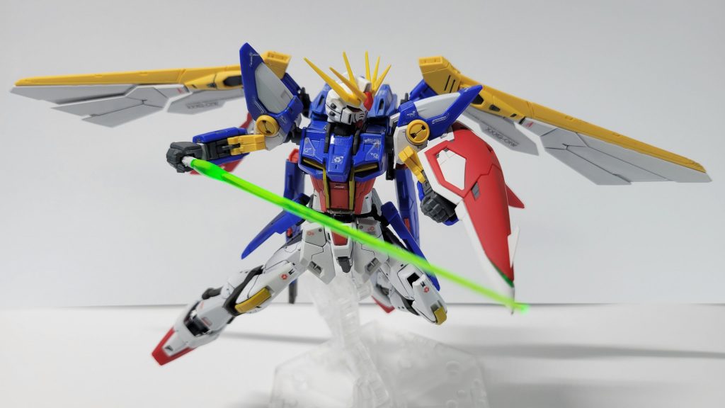 近接武器は盾に格納されているビームサーベル一本。