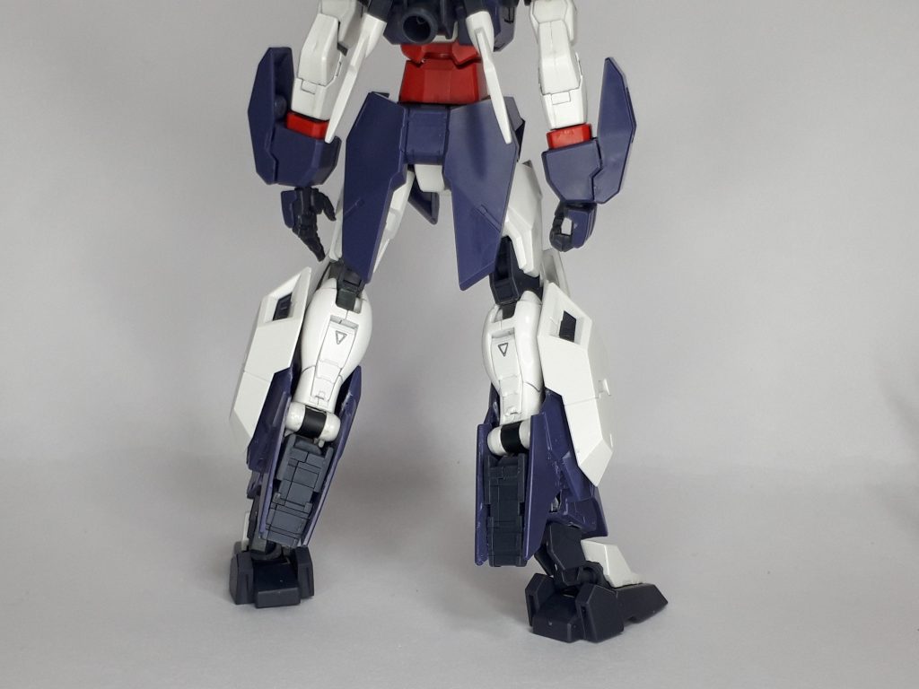 一番の難所はプラネッツシステムの脚アーマーでした。がっつり削ってます。
