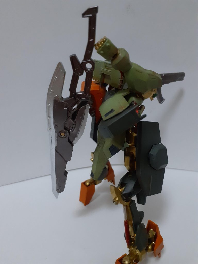 背中の大型ソードはマーズフォーウェポンの物です。