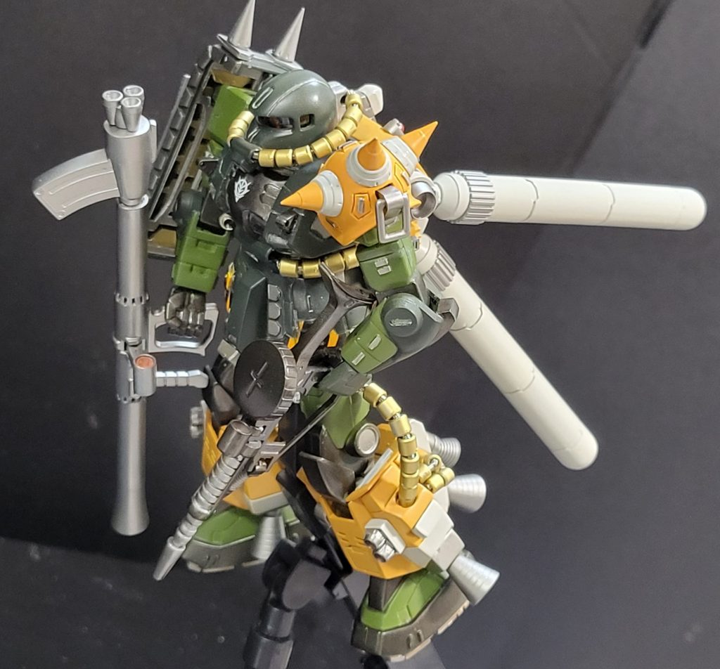 プロペラントタンクを付けれます。少しひねって縦V字に配列してみました(^_^)v