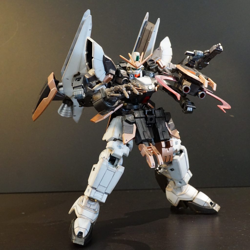 戦闘形態3:クローとクロスクラッシャーの近接特化スタイルです。サンドロックの標準バックパックを着脱式にしたのは拘りポイントでした。大型ブースターでの一撃離脱はロマンですね🥳