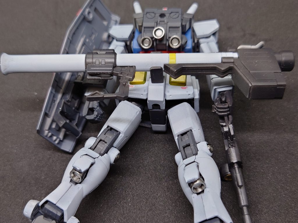 背面。バックパックはバーニア×3、補助スラスター×2。ふくらはぎバーニアは大型化してます。カバーは閉じなくなりますが、やっつけ仕事感が出て良いかと思ってます。