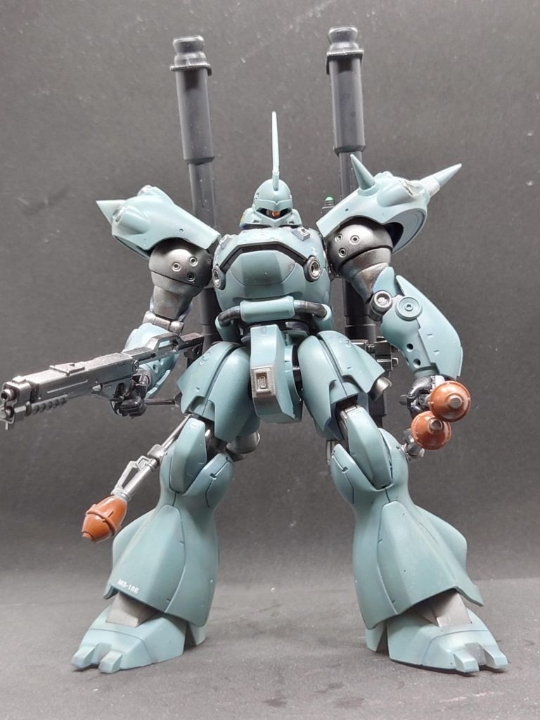 肩の円型パーツの露出度が上がる様に、肩カバーの取付け位置を変更。隙間が埋まる様に肩カバー延長しています。