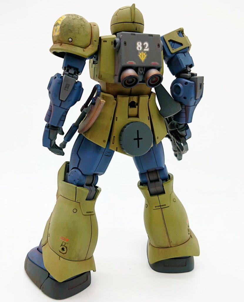 一年戦争開戦時にはすでにザクⅡが配備され、地球降下作戦後の第二線級の部隊に配備されているという想定で多少の汚し塗装をし、運用開始からしばらく時間が経っている感じを出しています。