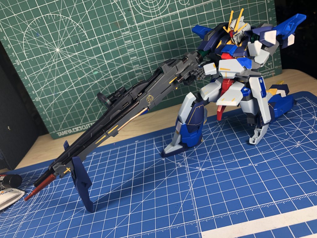 膝立ちシールド乗せ。