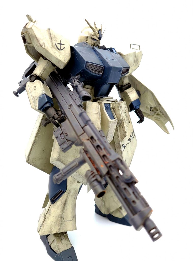 マニピュレーターやスカートも近藤版らしくしています。頭部もプラ板で前後に延長しました。