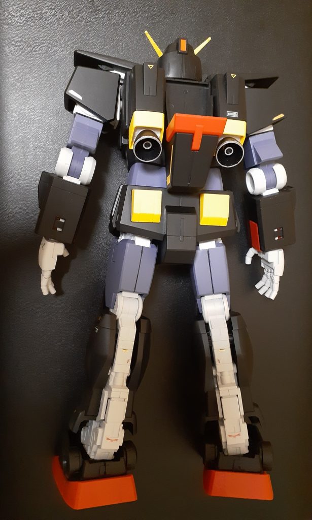 背面。脚部フレームABSの合わせ目消しはかなり厄介でした(*_*)