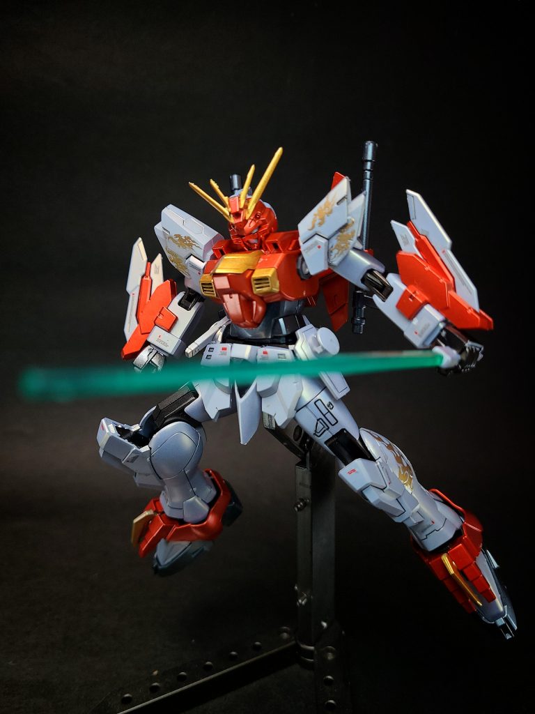 武装ブレイジングブーストプロテクター両前腕部に装備する展開式のスラスターユニット。ゴッドガンダムの背中のフィンを小型化したような形状をしている。追加の推進装置として加速したパンチを繰り出せる他、通常の機体では再現不能な変幻自在のマニューバを可能にする。