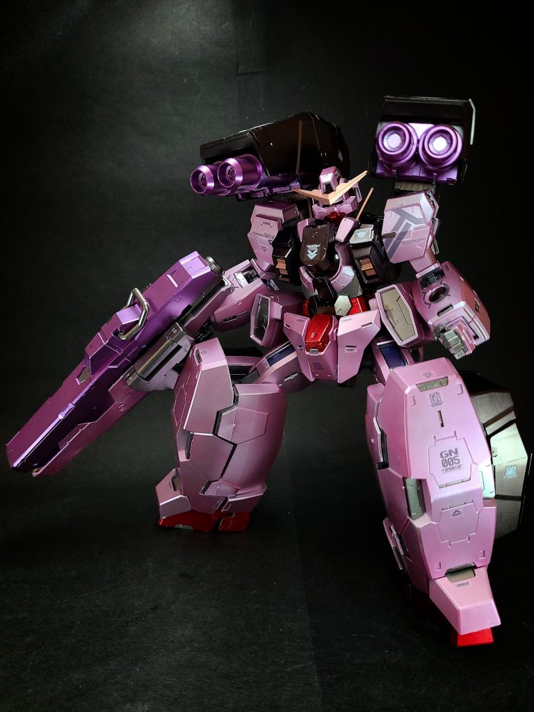 GNビームサーベル ナドレの両膝装甲内に格納されているため、外装排除後も使用可能