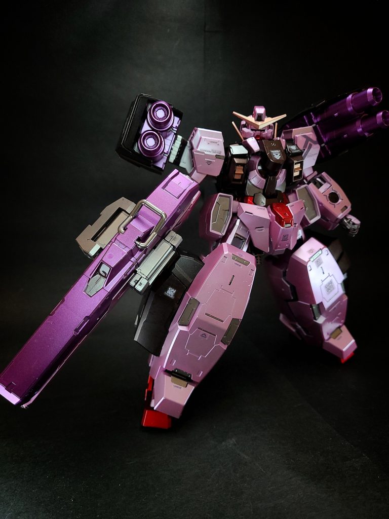 GNフィールド背部と両脚部に大型のGNフィールド発生器を備える