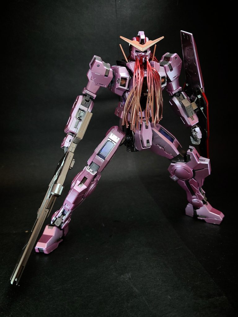 最大の特徴は、トライアルシステムを搭載していることである。ガンダムの鹵獲や組織内の裏切りによる「対ガンダム戦」を想定したシステムのひとつで[88]、有効範囲内に存在するヴェーダとリンクするすべての機体を、強制的に制御下に置くというものであるが、効果の適用範囲は狭い[85][注 14]。 国連軍との最終決戦では直前の戦闘でヴァーチェの外装が破損したため、やむなくこの姿で出撃する。