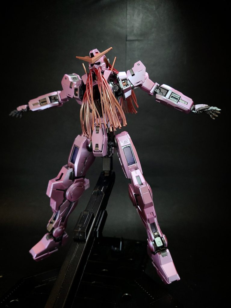 GNビームライフル -プルトーネの装備を改良した高出力ライフル。銃口から接近戦用のビームサーベルを発生させることもできる