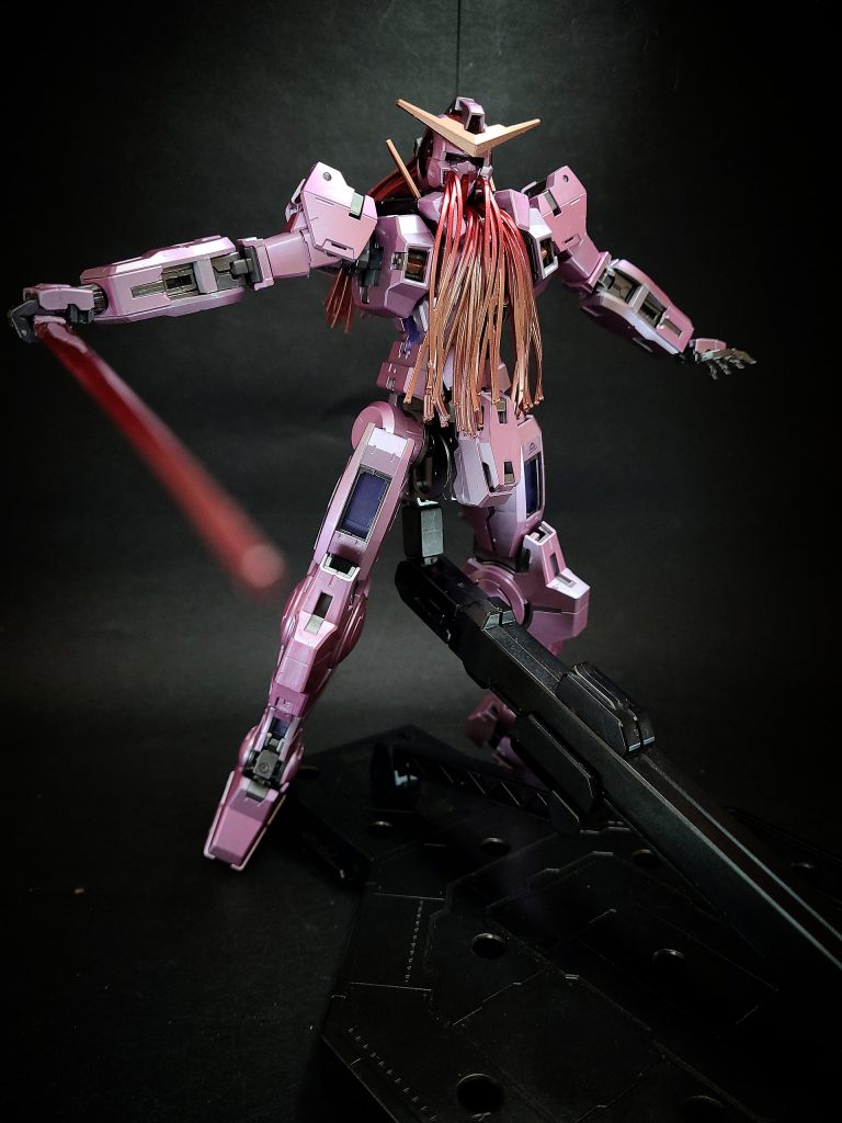 GNシールド プルトーネの装備を改良した細身のシールド。取り回しに優れている