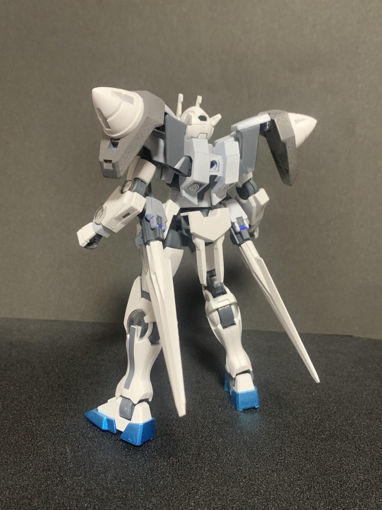 前回までのフリーダムとジャスティスの反省からホワイトを缶スプレーではなくガンダムマーカーエアブラシにて塗装しました。厚塗りにはならないんですけど、3回くらい重ね塗りしました。なかなか大変なんですね💧