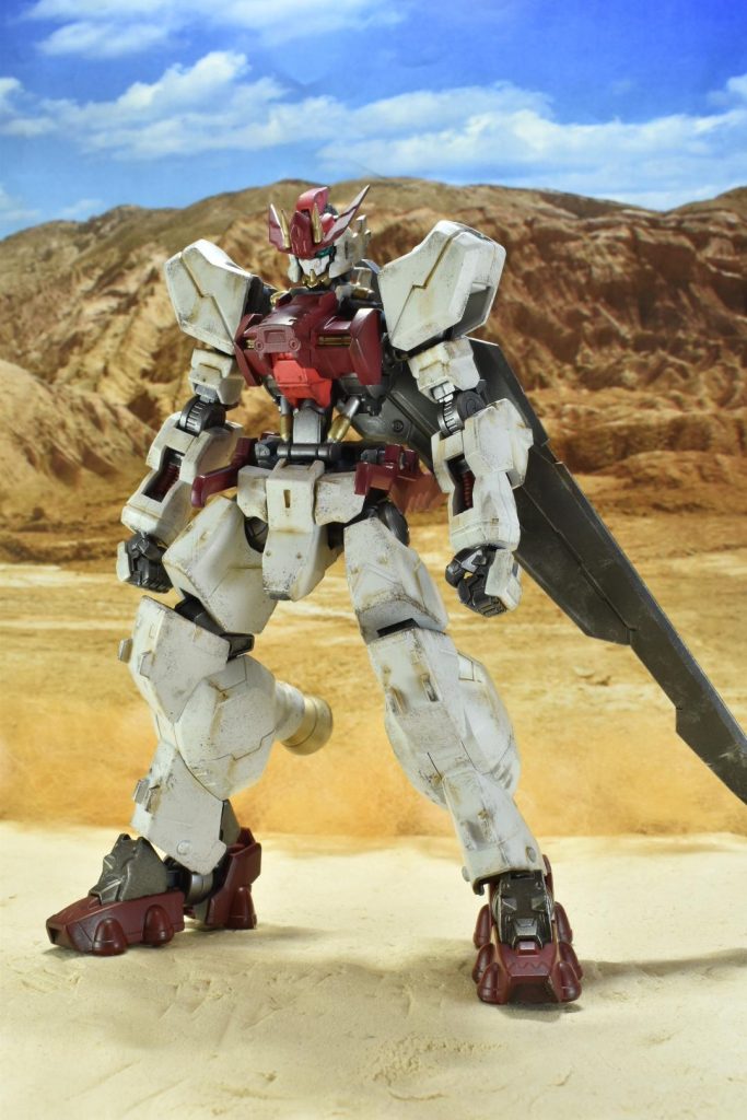 正面ショット射撃武器は一切装備しておらず近接武器のみという大胆な機体。