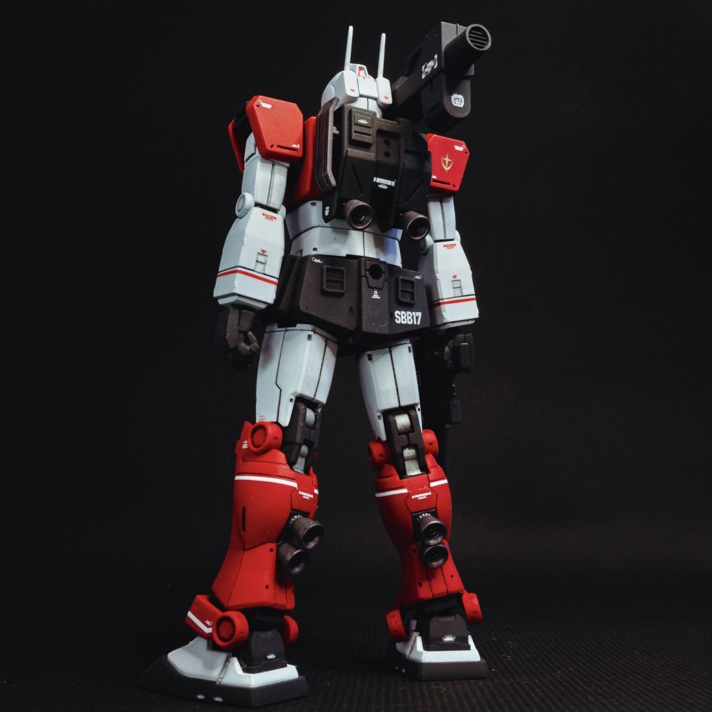 後ろ姿もなかなか決まります。