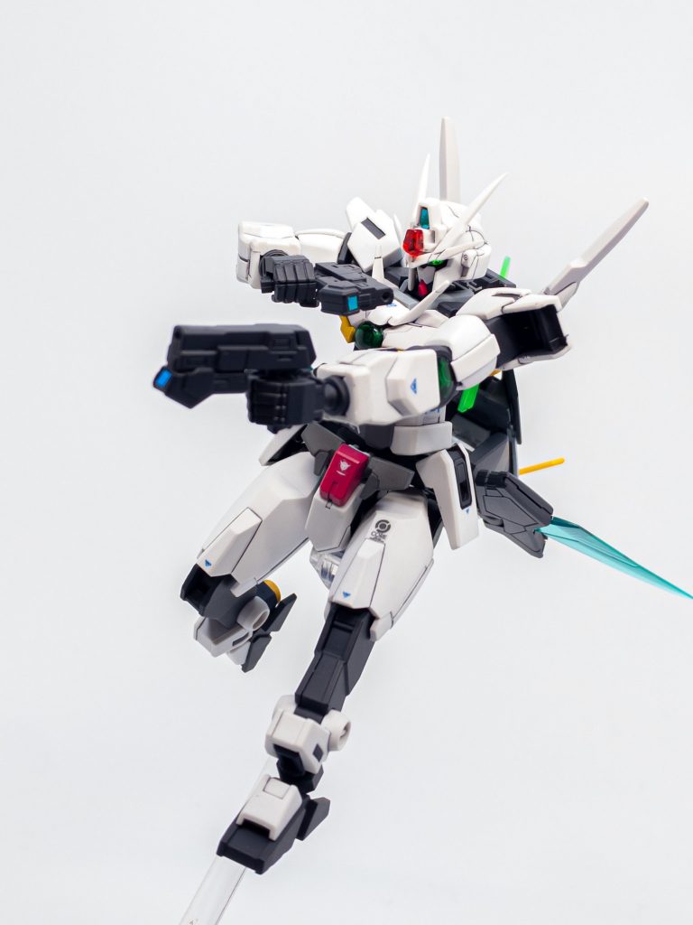 GNビームピストル威力はガンブレイドに劣るが連射性能と取り回しに優れる。