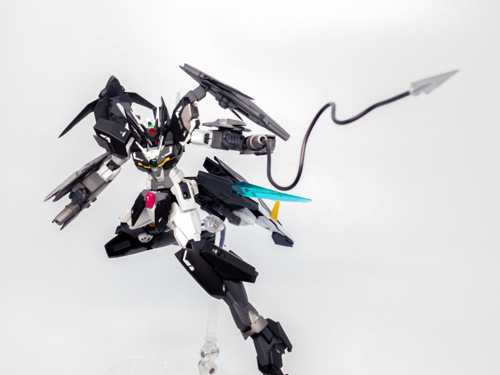 トンファー基部からはアンカーを射出可能