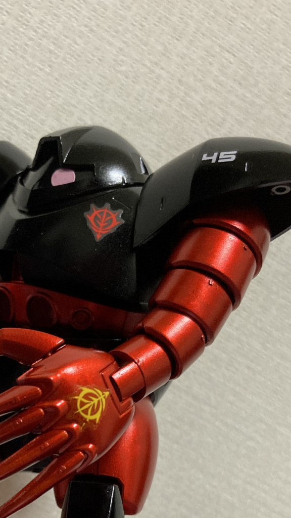 肩に輝く「45」、更に輝く甘いゲート処理と浮いた水転写デカール笑