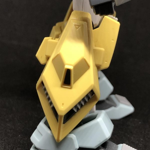 パワードジムカーディガンにガンダム7号機の頭部にした作品に一目惚れし自分なりのアレンジをした作品を目指し作成中です胸部と脚部スラスターにビルダーズパーツのMSスラスターを使用しました。とくに脚部スラスターにフィン部分のみ接着したのはいい感じにハマっていると思います（3枚目）