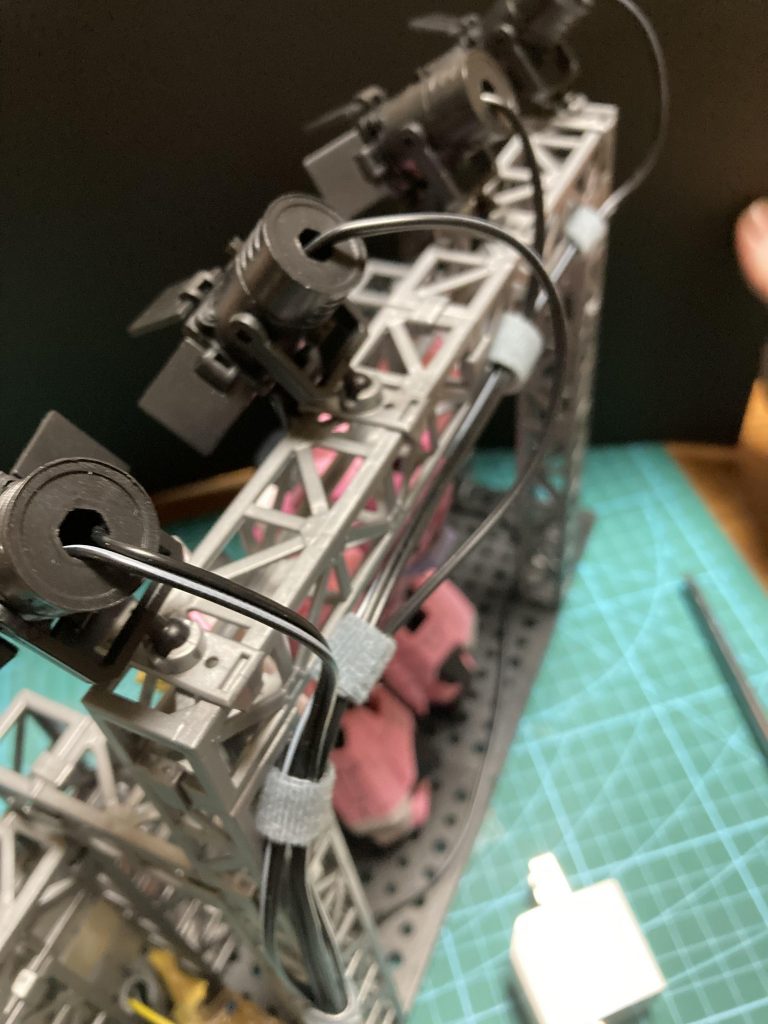 ミニスポットは電源入れたいので配線とか