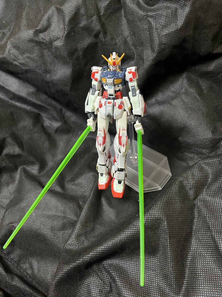 サーベルの刃はMGサザビー(無印)のモノです。