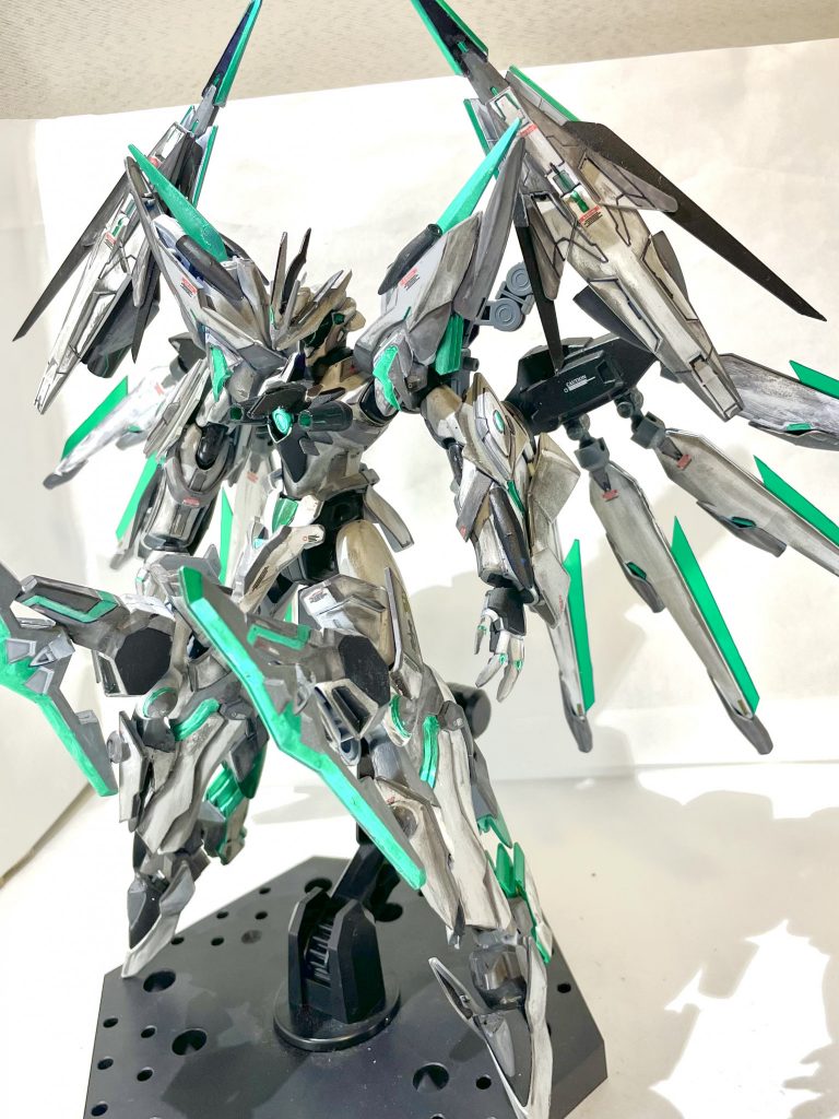 機体名   ギラーガ・イデアルクスヴェイガン機の到達点の一つである「ギラーガ・イデアル」に更なる装備を追加した機体。シールドをはじめとして防御寄りの強化をメインで施されており、よりバランスが取れた機体となった