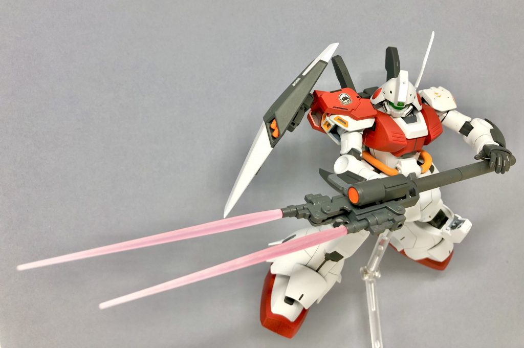 いい感じのポージングを。マジで何持たせても映えるな…