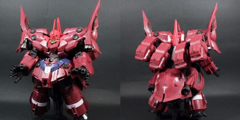 製品版。濃い赤部分はプラ整形色。サイド、リアアーマーの独特なアレンジ
