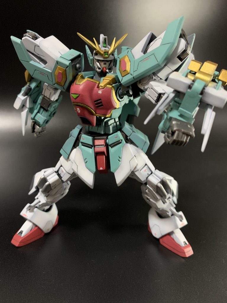 よく動きます。アルトロンはドラゴンハングのギミック上肩が上がらないのですが、ボールジョイント+肩アーマーが独立可動をするので真横まで上がりますよ。